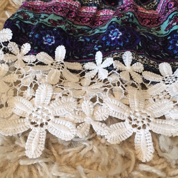 Rue 21 Floral Pattern Shorts with Flower Lace - Picture 3 of 6